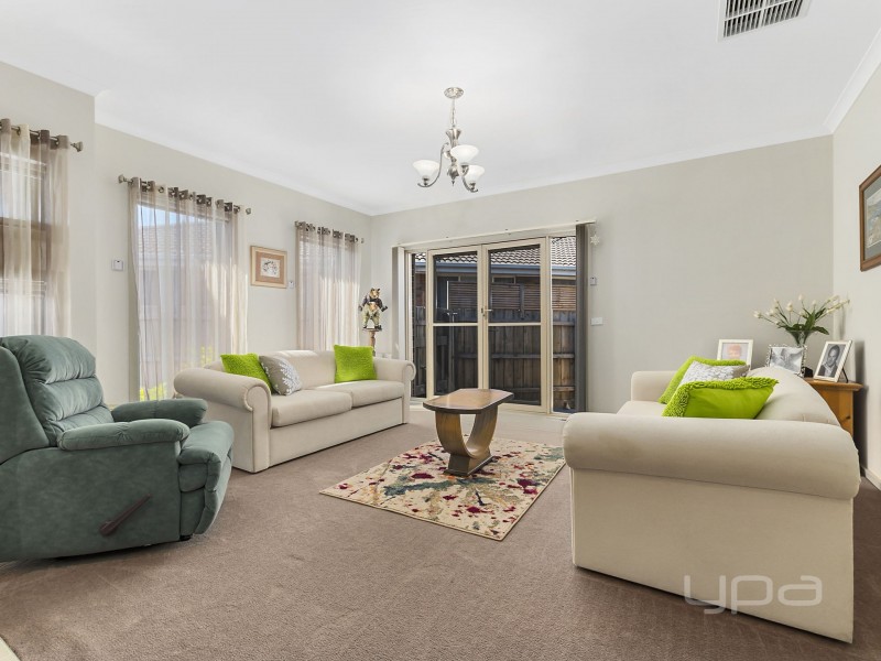 1/6 Lorna Place, Melton West VIC 3337