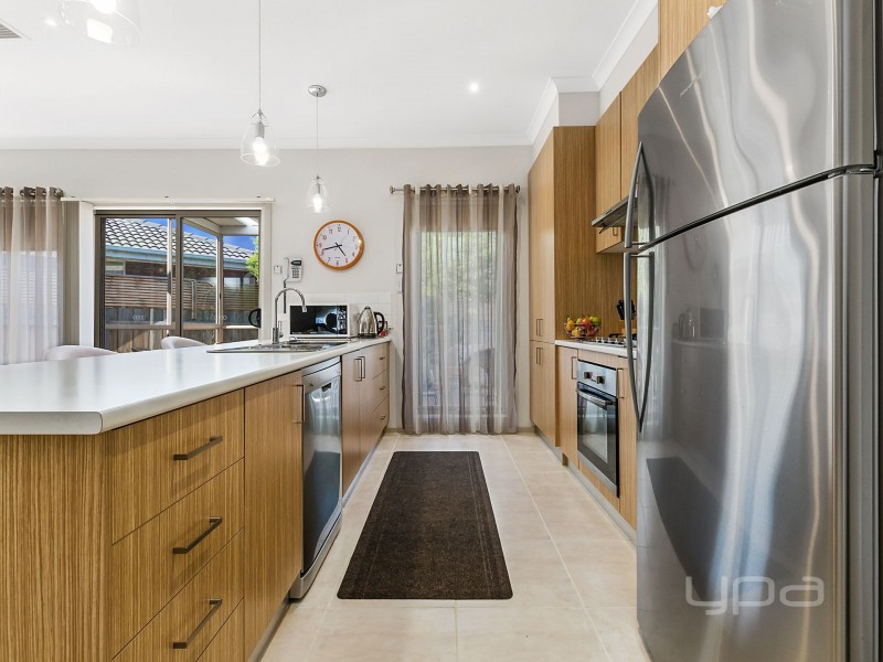 1/6 Lorna Place, Melton West VIC 3337