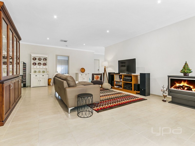 1/6 Lorna Place, Melton West VIC 3337