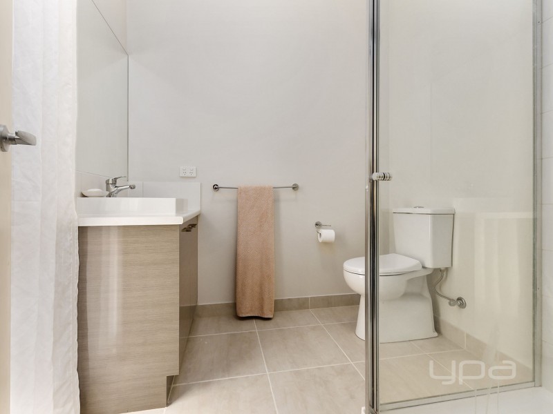 1/6 Lorna Place, Melton West VIC 3337