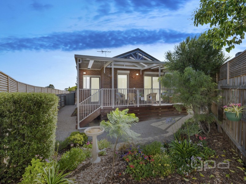 1/6 Lorna Place, Melton West VIC 3337