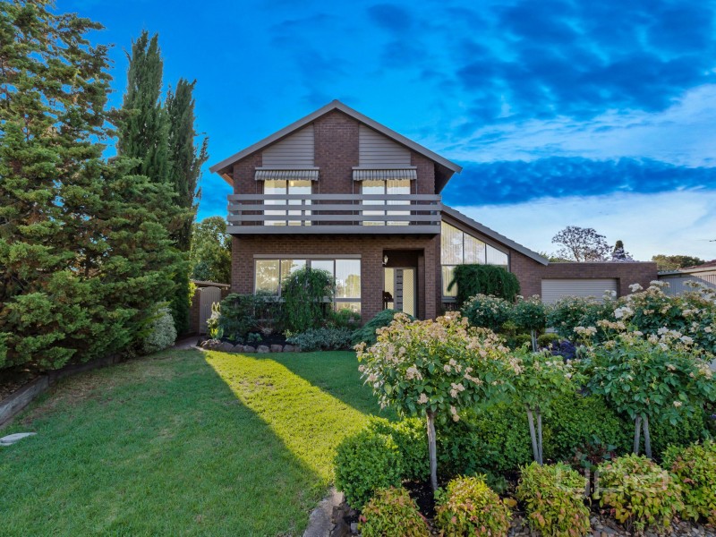 9 Chelmsford Way, Melton West VIC 3337