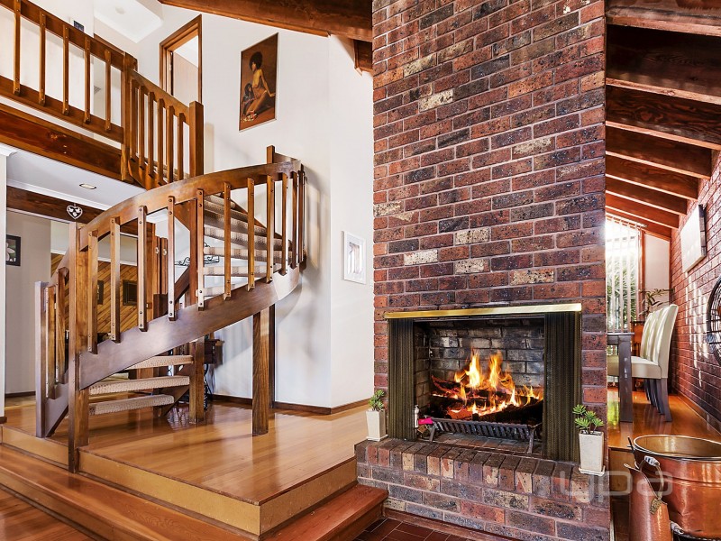 9 Chelmsford Way, Melton West VIC 3337