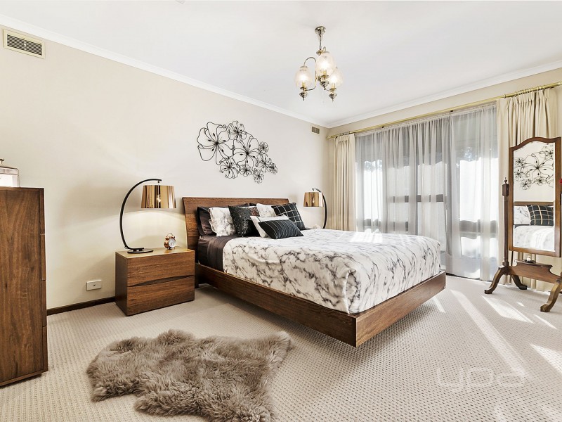 9 Chelmsford Way, Melton West VIC 3337