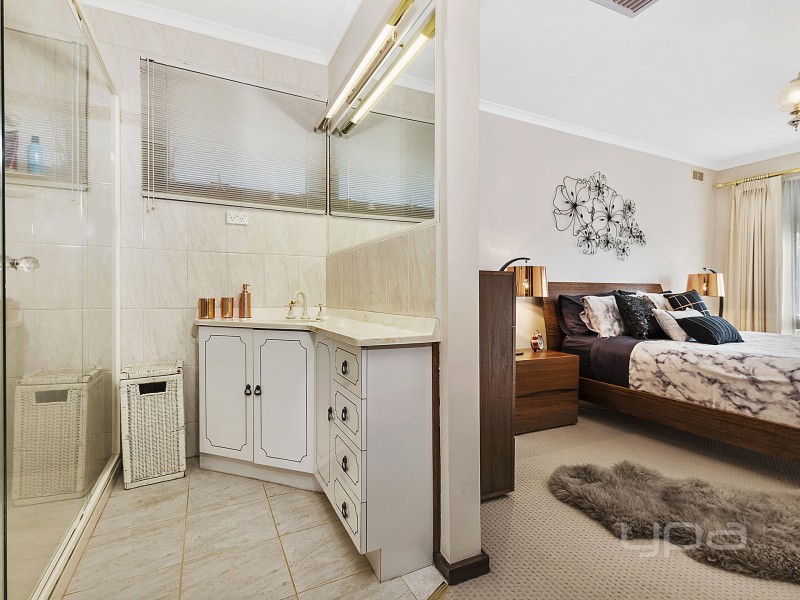 9 Chelmsford Way, Melton West VIC 3337