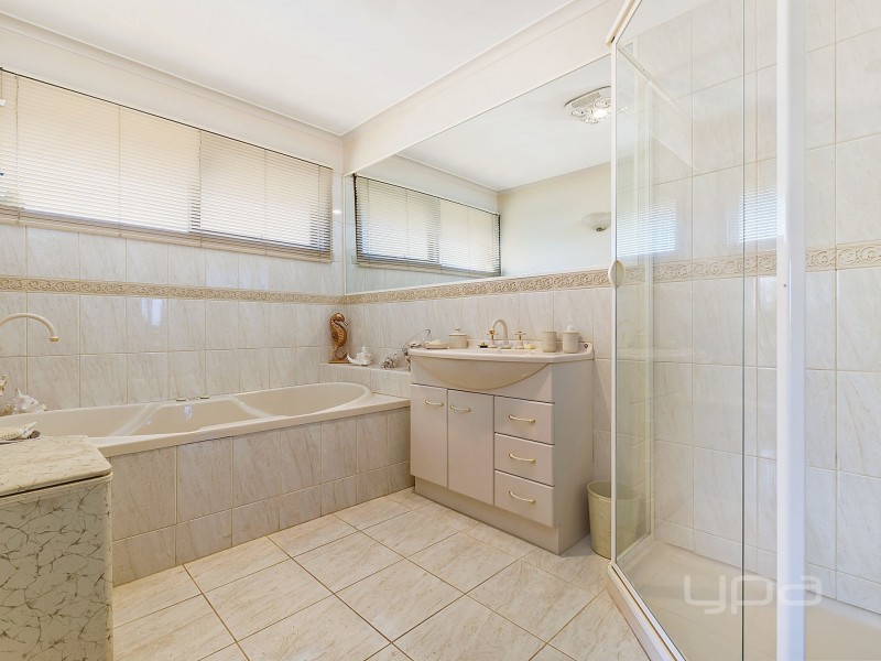 9 Chelmsford Way, Melton West VIC 3337