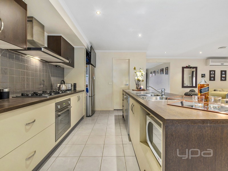 56 Carlyon Close, Melton West VIC 3337