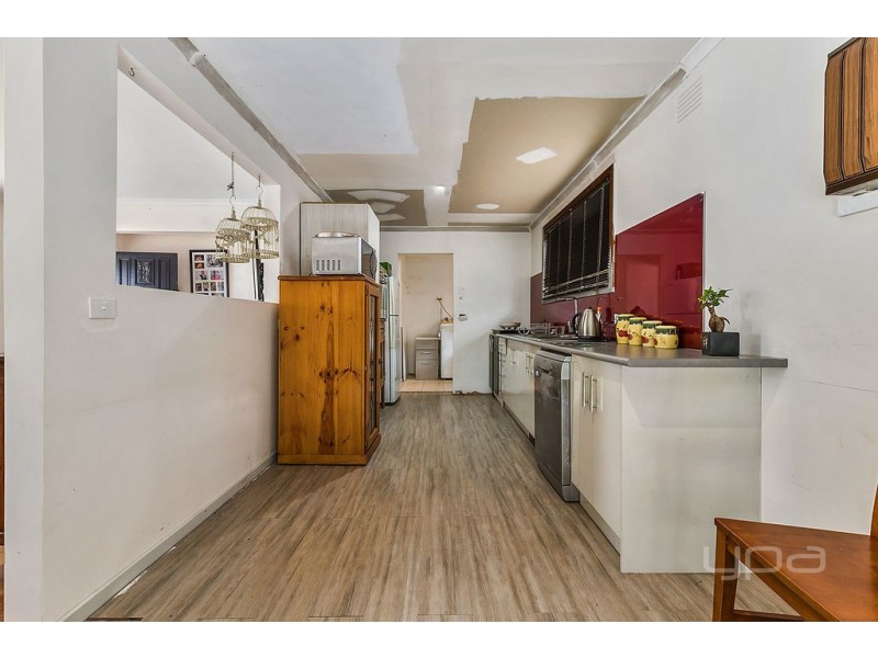 82 Exford Road, Melton South VIC 3338