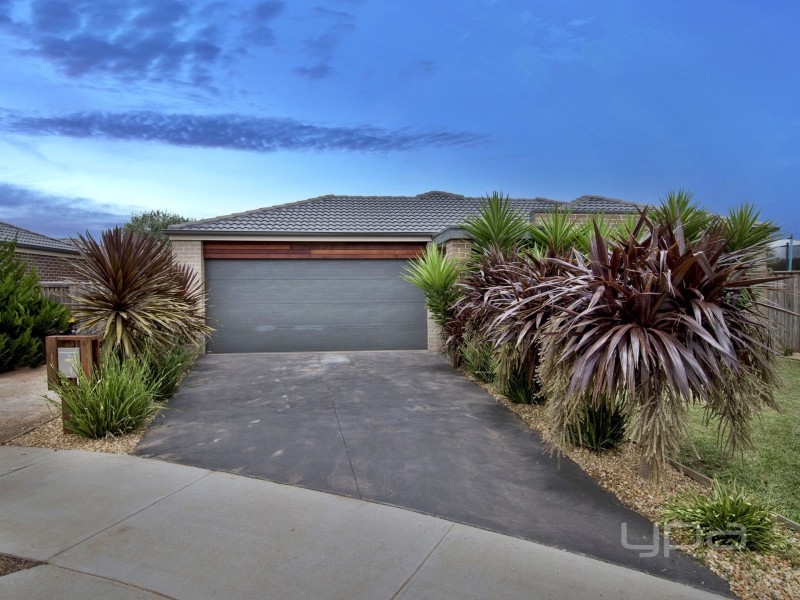 13 Gautam Grove, Melton West VIC 3337