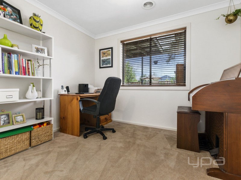 13 Gautam Grove, Melton West VIC 3337