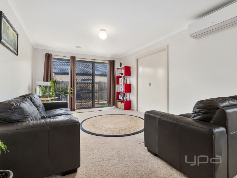 13 Gautam Grove, Melton West VIC 3337