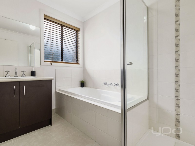 13 Gautam Grove, Melton West VIC 3337