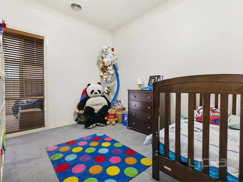 12 Ridgeway, Melton West VIC 3337