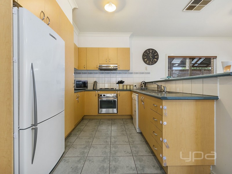 12 Ridgeway, Melton West VIC 3337