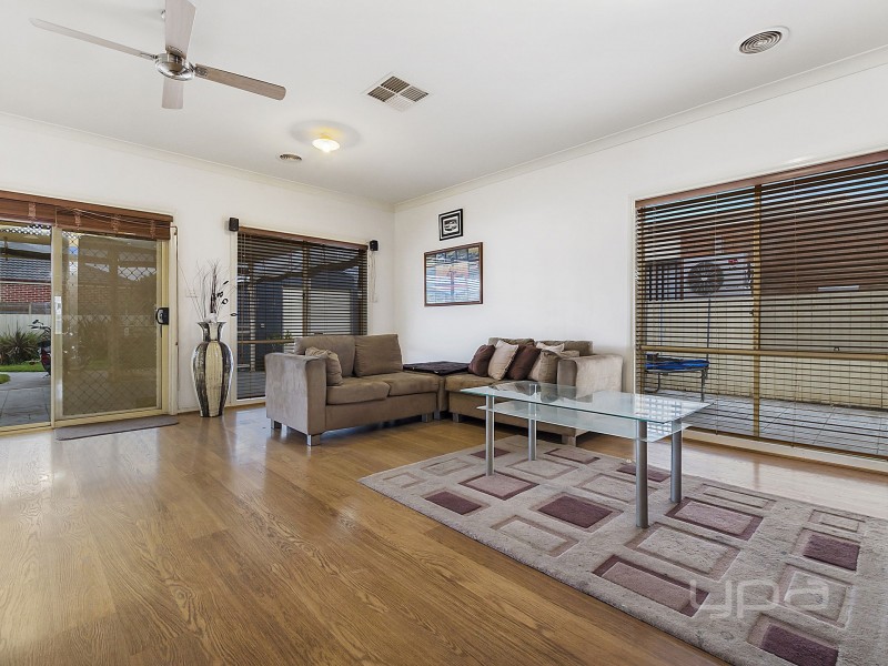 12 Ridgeway, Melton West VIC 3337