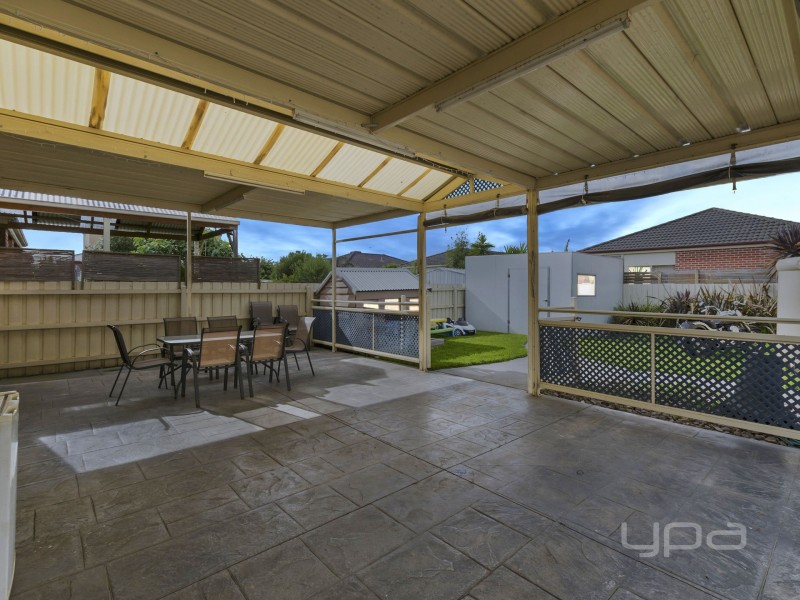 12 Ridgeway, Melton West VIC 3337