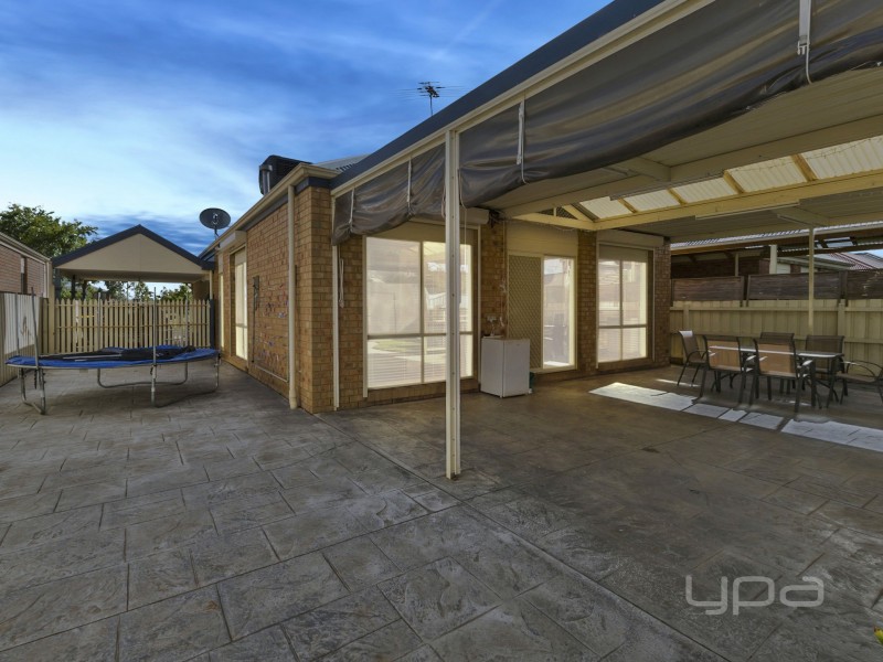 12 Ridgeway, Melton West VIC 3337