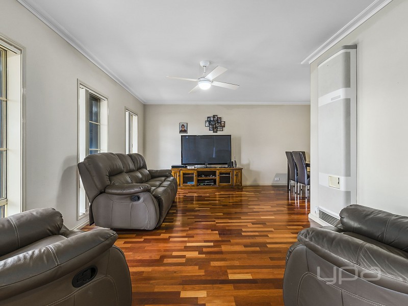 26 Meadow Glen Drive, Melton West VIC 3337