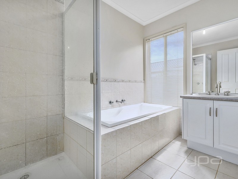 26 Meadow Glen Drive, Melton West VIC 3337
