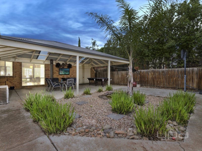 26 Meadow Glen Drive, Melton West VIC 3337