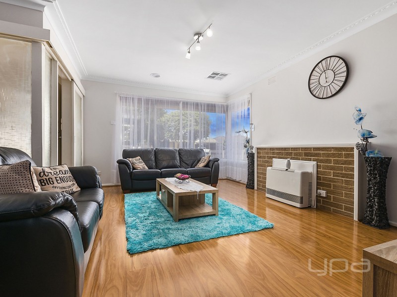 12 Second Avenue, Melton South VIC 3338