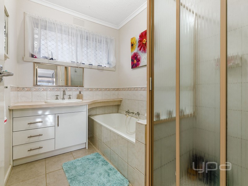 12 Second Avenue, Melton South VIC 3338