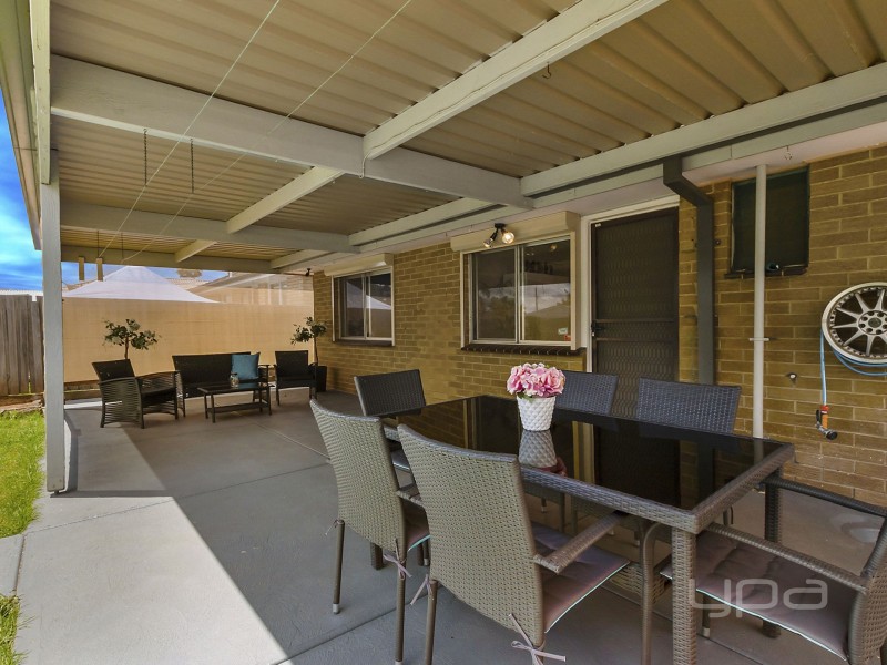 12 Second Avenue, Melton South VIC 3338