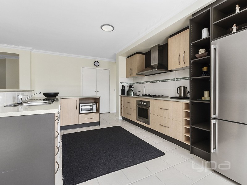 1 Glenfield Avenue, Melton West VIC 3337