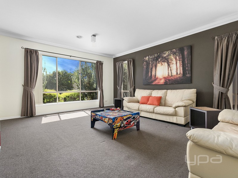 1 Glenfield Avenue, Melton West VIC 3337