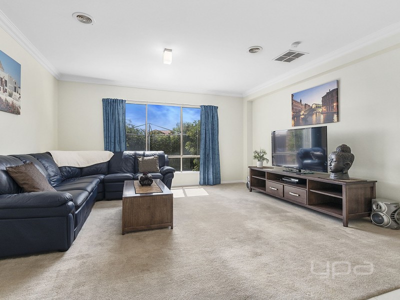 1 Glenfield Avenue, Melton West VIC 3337