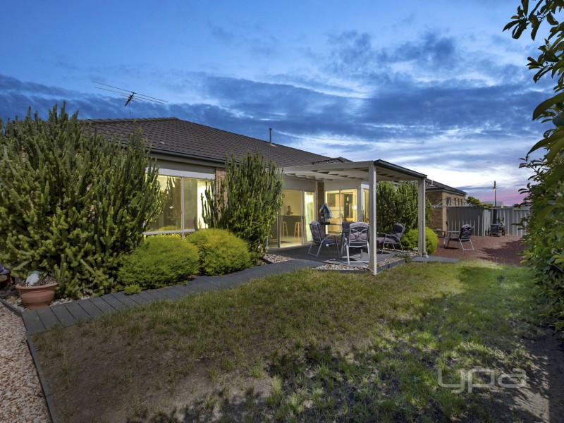 1 Glenfield Avenue, Melton West VIC 3337