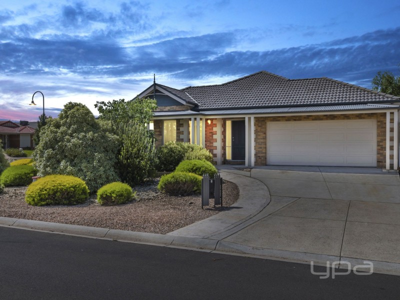 1 Glenfield Avenue, Melton West VIC 3337