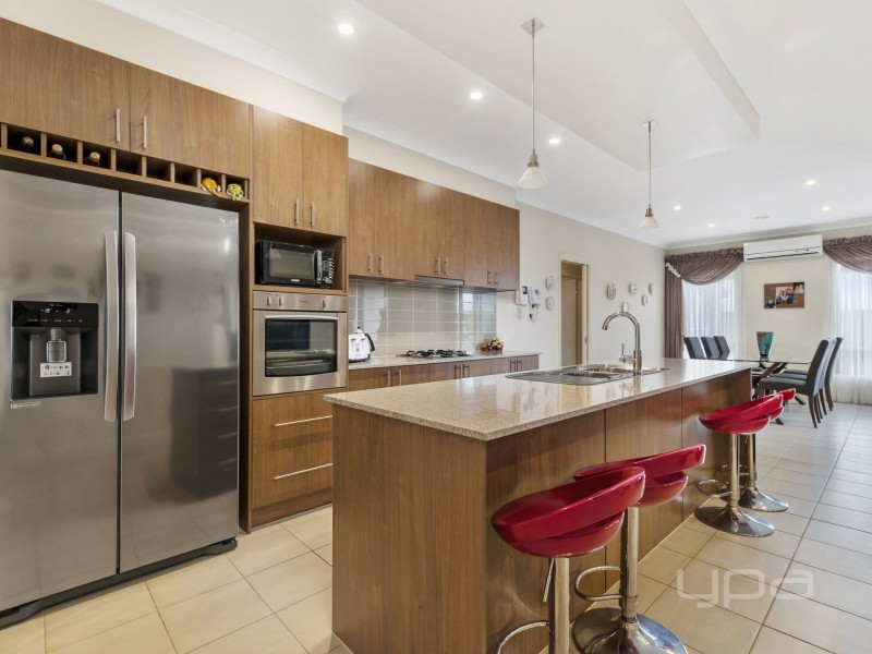 18 Chanticleer Avenue, Melton West VIC 3337