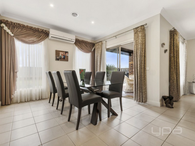 18 Chanticleer Avenue, Melton West VIC 3337