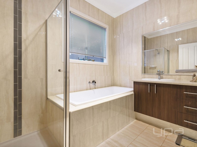 18 Chanticleer Avenue, Melton West VIC 3337