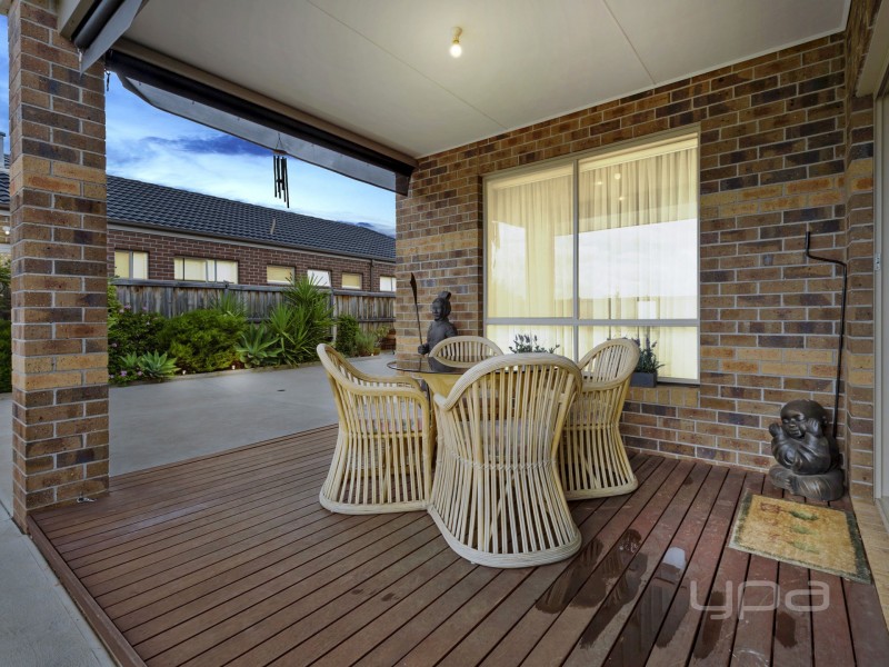 18 Chanticleer Avenue, Melton West VIC 3337