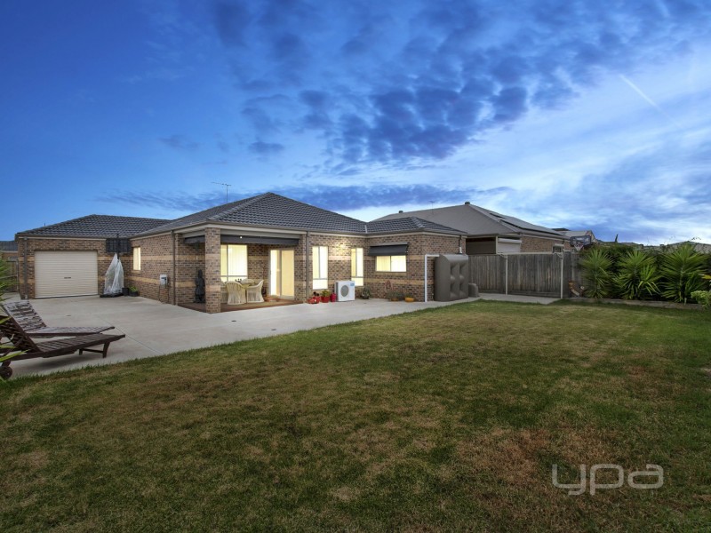 18 Chanticleer Avenue, Melton West VIC 3337