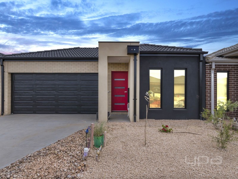 35 Norwood Avenue, Melton South VIC 3338