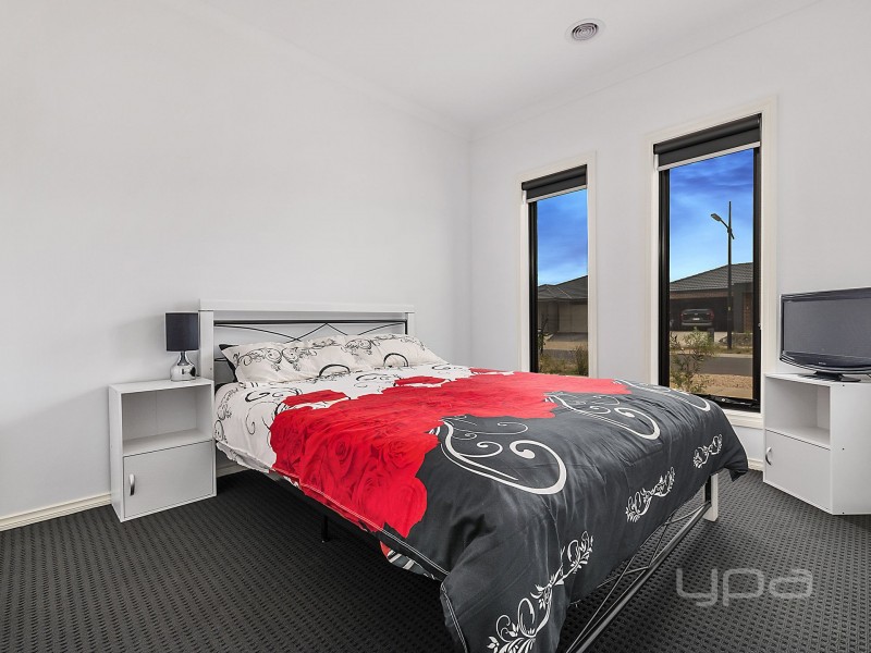 35 Norwood Avenue, Melton South VIC 3338