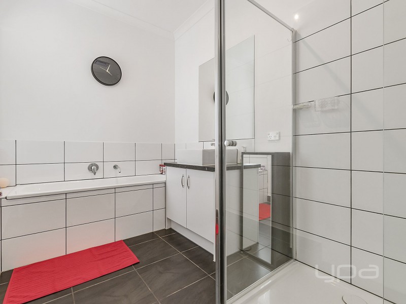 35 Norwood Avenue, Melton South VIC 3338