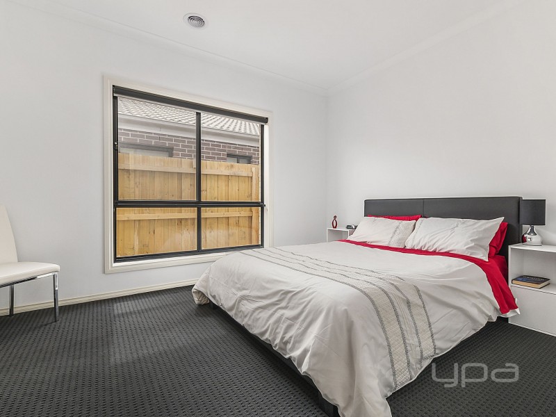 35 Norwood Avenue, Melton South VIC 3338