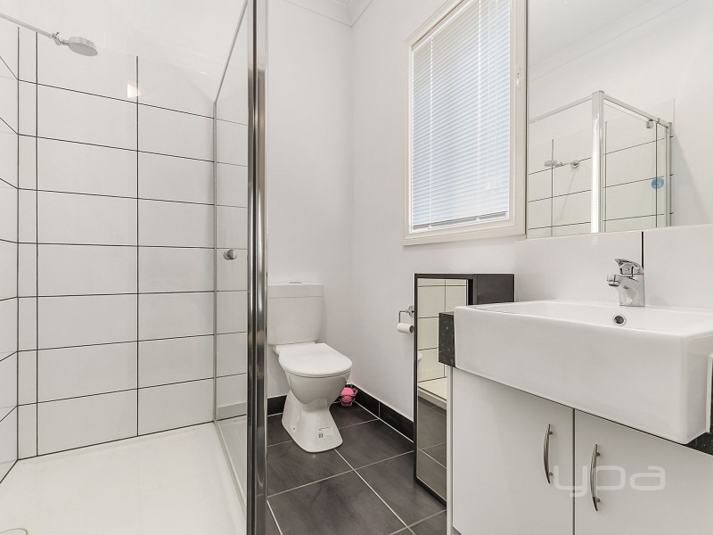 35 Norwood Avenue, Melton South VIC 3338