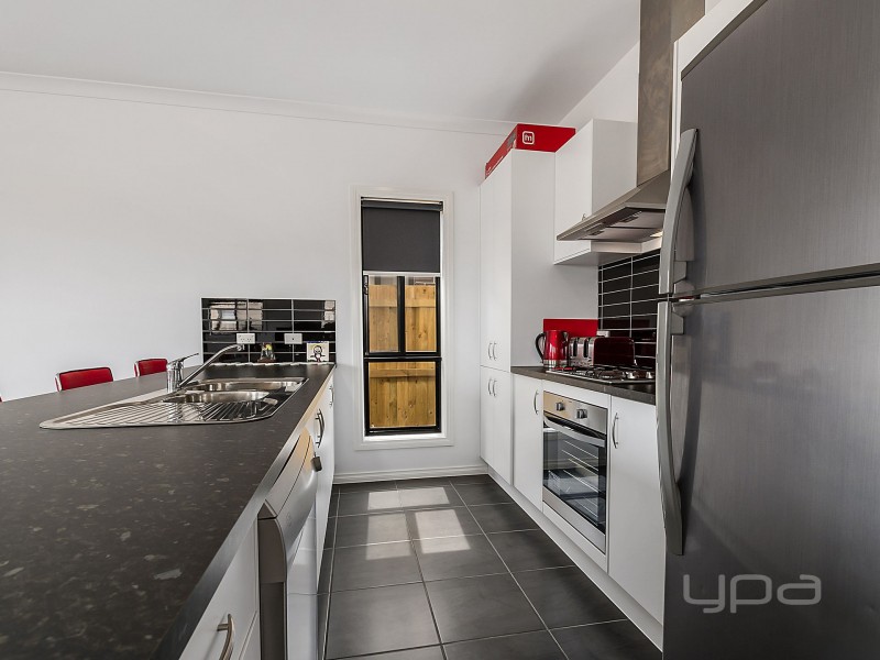 35 Norwood Avenue, Melton South VIC 3338