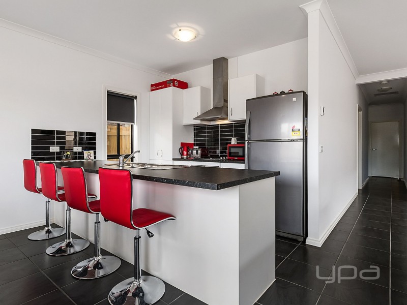 35 Norwood Avenue, Melton South VIC 3338