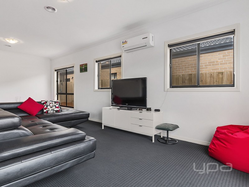 35 Norwood Avenue, Melton South VIC 3338