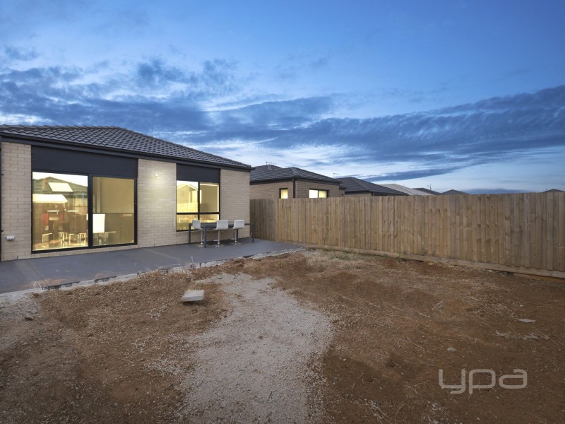 35 Norwood Avenue, Melton South VIC 3338