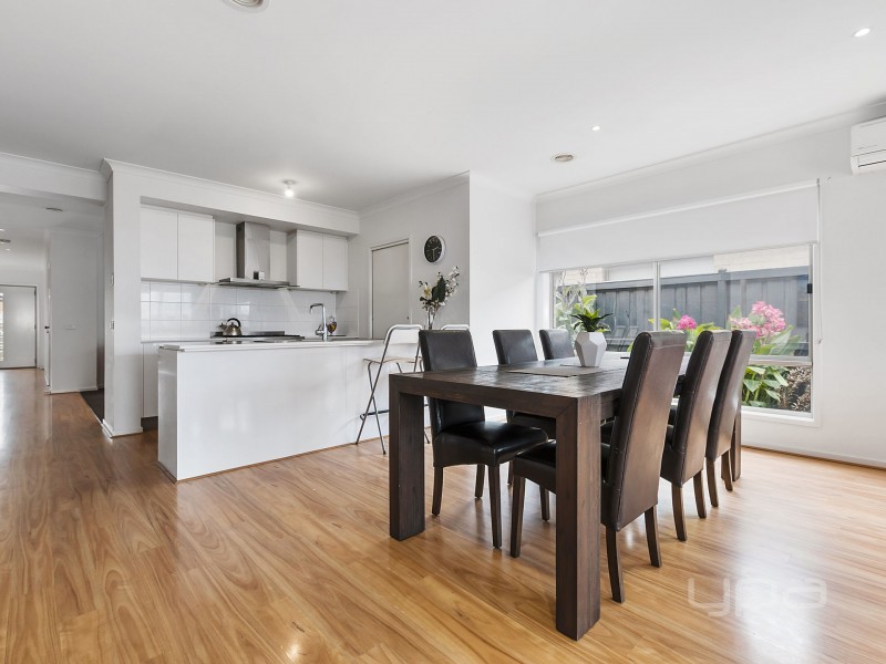 4 Foyle Crescent, Melton South VIC 3338