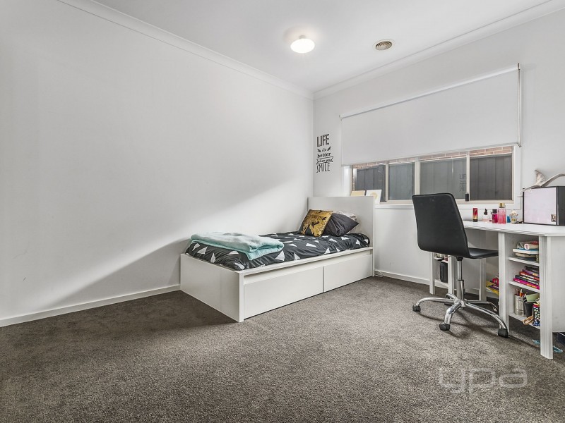 4 Foyle Crescent, Melton South VIC 3338