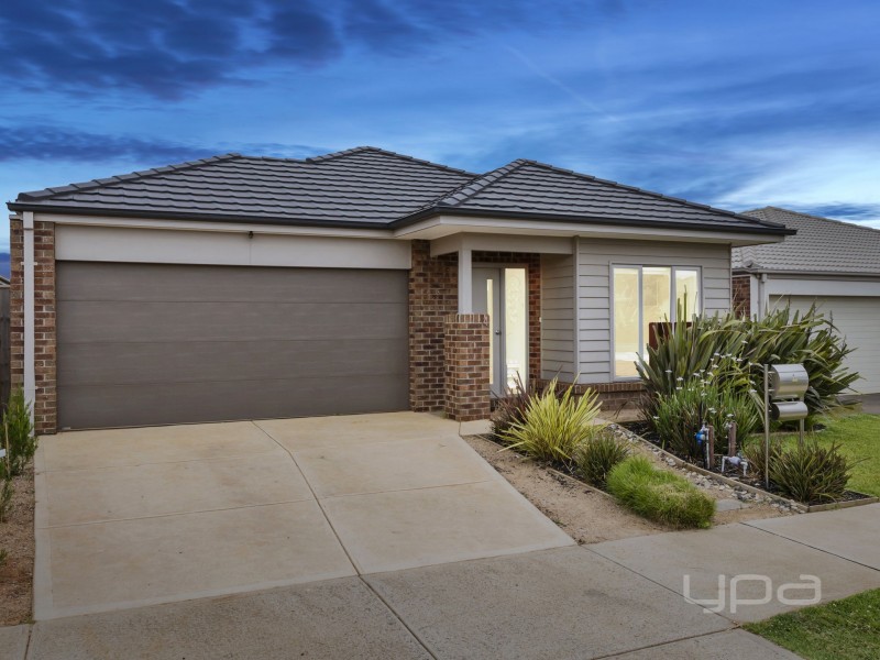 4 Foyle Crescent, Melton South VIC 3338