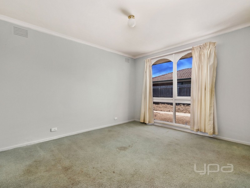 12 Irving Road, Melton VIC 3337